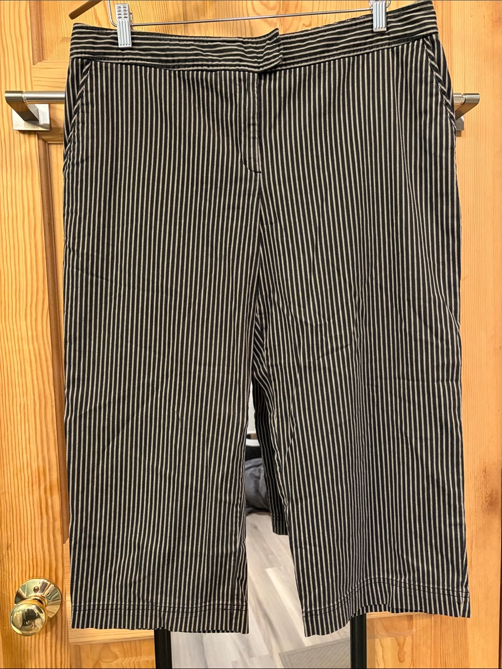 Stretch Black/White Wide Leg Capris Sz 14